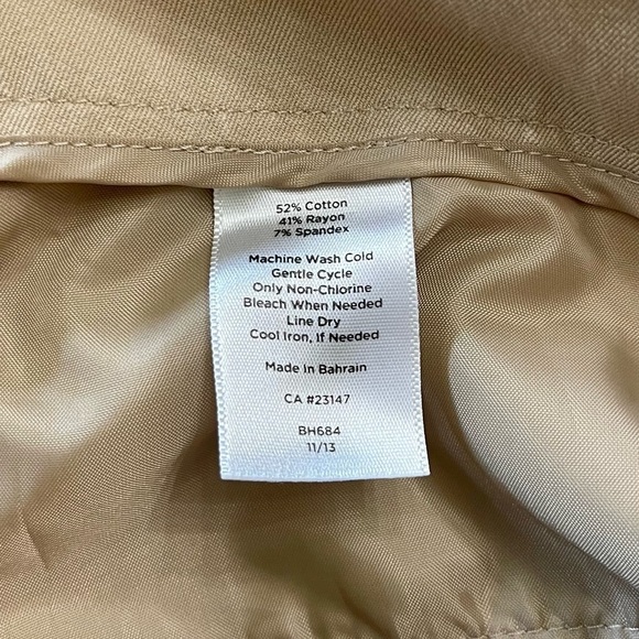 TALBOTS, WOMENS KHAKI CAPRIS. 2 FRONT POCKETS & 2 BACK POCKETS. SIZE 10 - Picture 7 of 9